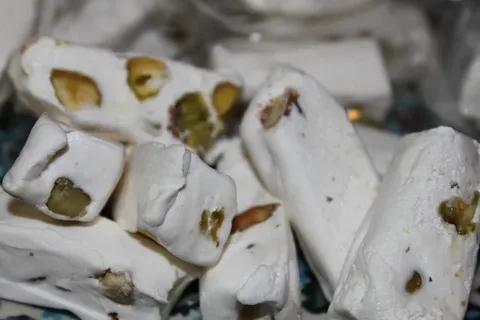 تصویر 2 از گز لقمه ای آردی ساختار نرم خوش خوراک مجلسی